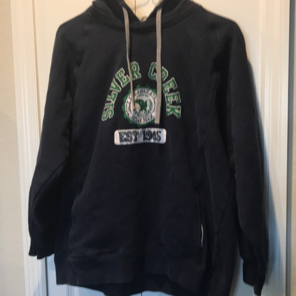 No Boundaries men’s sweatshirt.